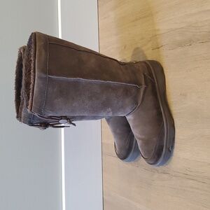 Skechers Brown Leather Fur lined Winter Boot. Size 7